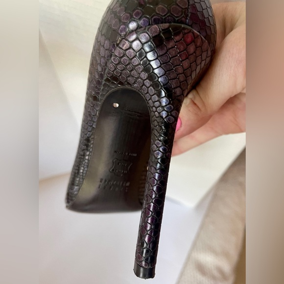 Stuart Weitzman Python Snakeskin Purple Metallic Pumps, size 7.5 FALL - Picture 13 of 15
